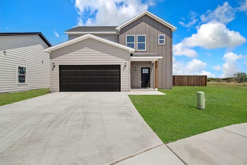 208 Marble Creek Drive, Fort Worth TX 76131