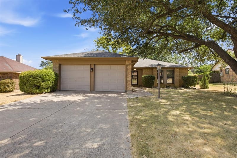 6417 Shasta Trail, Fort Worth TX 76133 - Photo 2