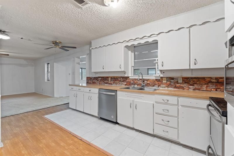 3016 E Renfro Street, Burleson TX 76028 - Photo 10