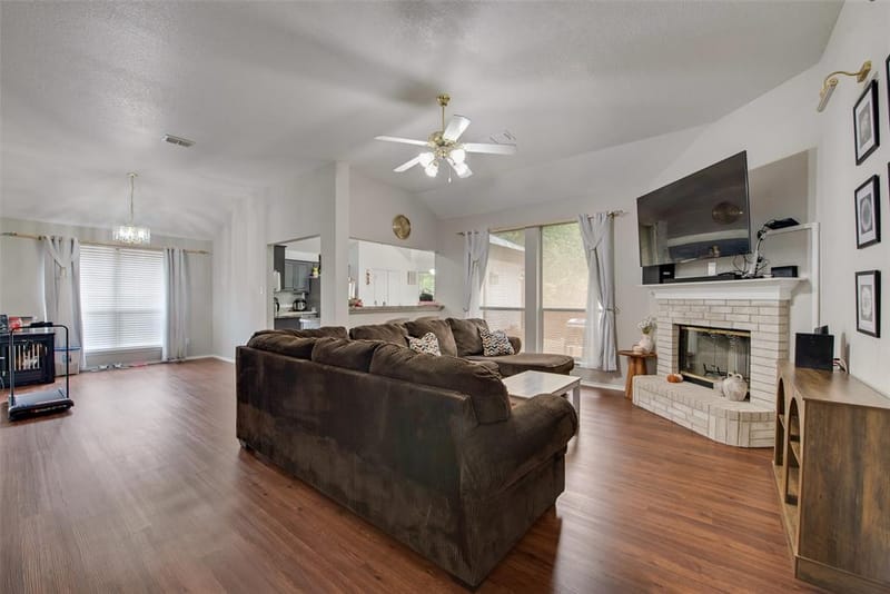 5505 Gessner Court, Arlington TX 76018 - Photo 6