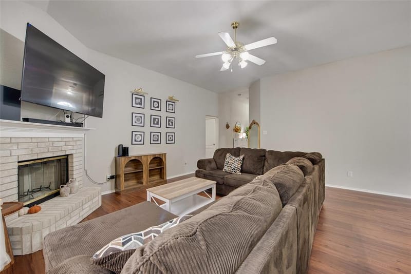 5505 Gessner Court, Arlington TX 76018 - Photo 7