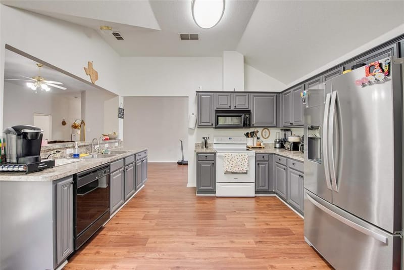 5505 Gessner Court, Arlington TX 76018 - Photo 9
