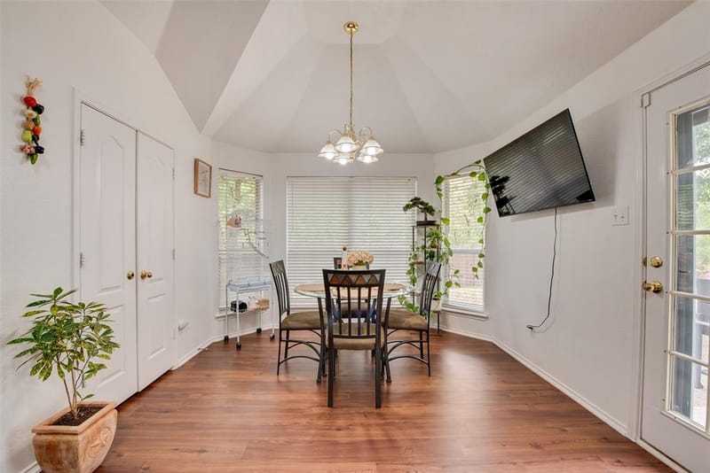 5505 Gessner Court, Arlington TX 76018 - Photo 8