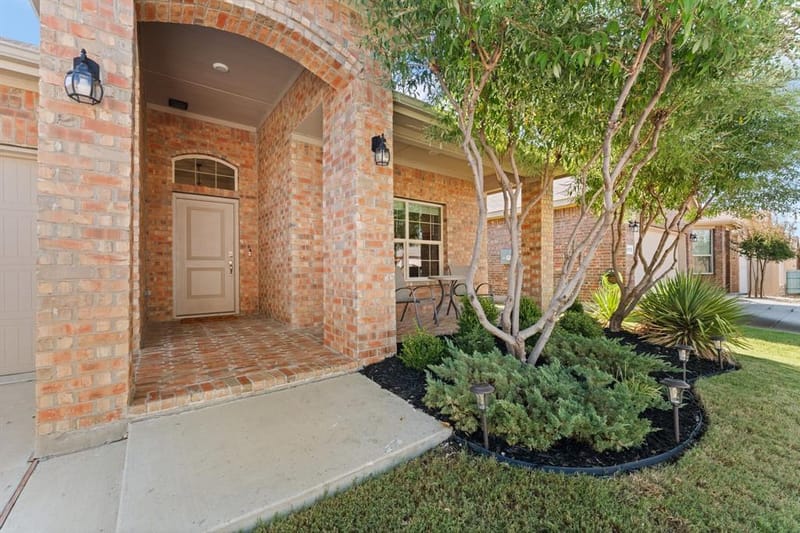 15736 Redgrave Drive, Fort Worth TX 76247 - Photo 6