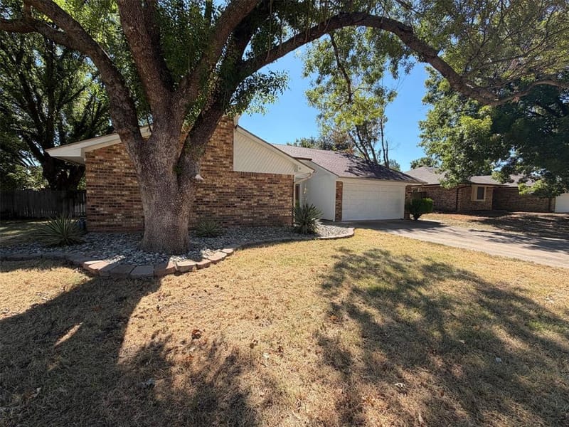 1208 Hillcrest Drive, Euless TX 76039 - Photo 23