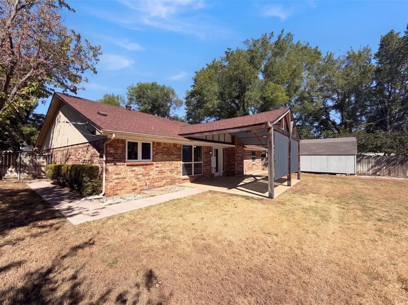 1208 Hillcrest Drive, Euless TX 76039 - Photo 5