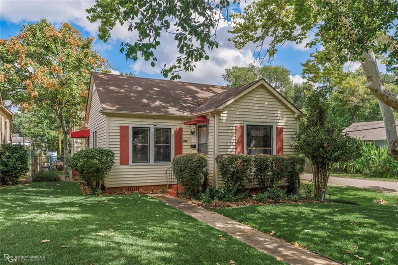 704 College, Shreveport LA 71104