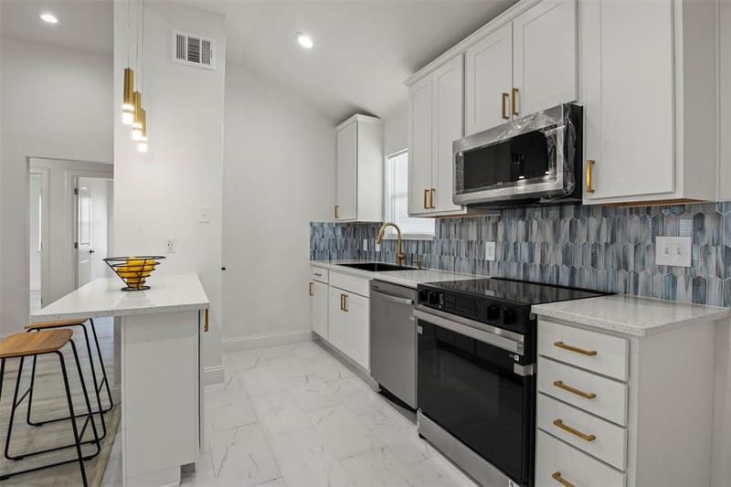 2406 Jennings Avenue, Dallas TX 75216 - Photo 9