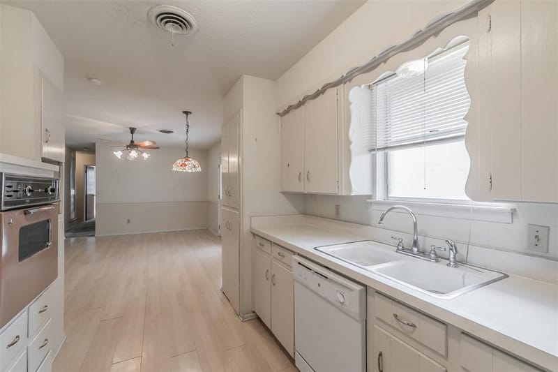 7412 Meadowcrest Drive, Fort Worth TX 76112 - Photo 7