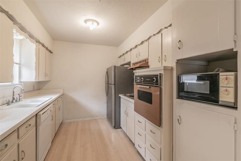 7412 Meadowcrest Drive, Fort Worth TX 76112 - Photo 5