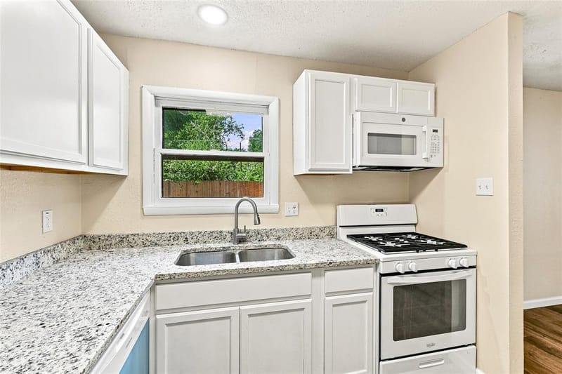 702 Jonathan Lane, Arlington TX 76010 - Photo 13