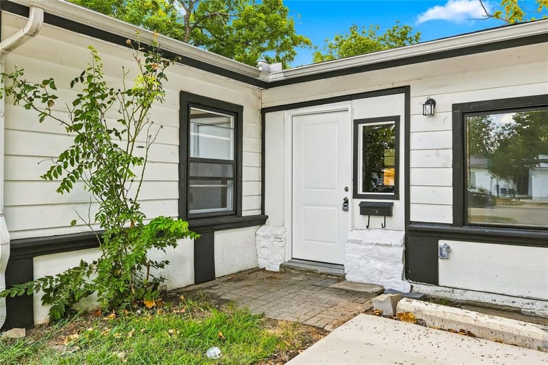 702 Jonathan Lane, Arlington TX 76010 - Photo 3