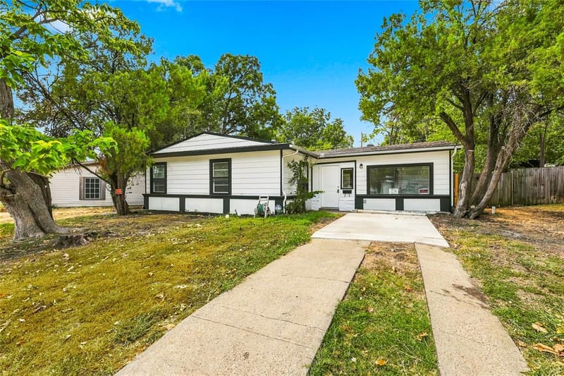 702 Jonathan Lane, Arlington TX 76010