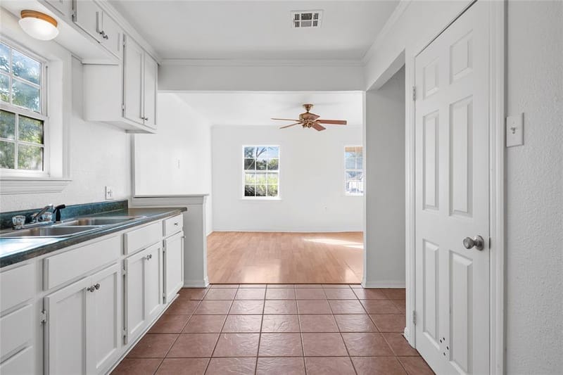 2021 Gurley Avenue, Waco TX 76706 - Photo 5
