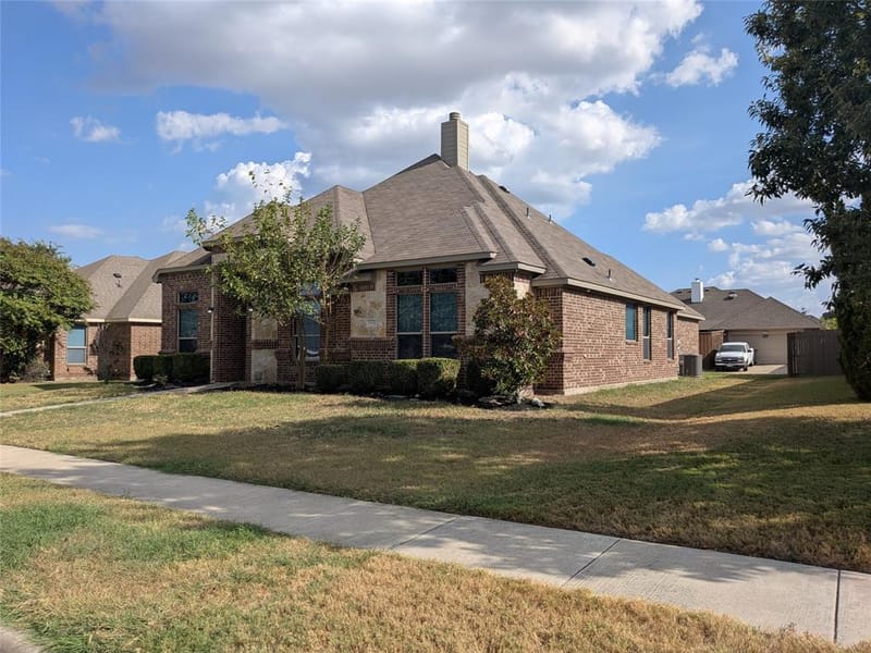 408 Valley Ridge Drive, Red Oak TX 75154 - Photo 3
