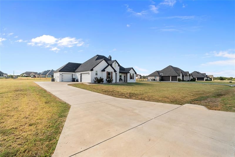 134 Buddy Court, Millsap TX 76066 - Photo 2