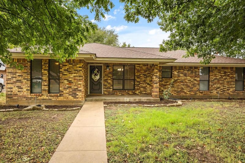 1812 N Cypress Avenue, Stephenville TX 76401