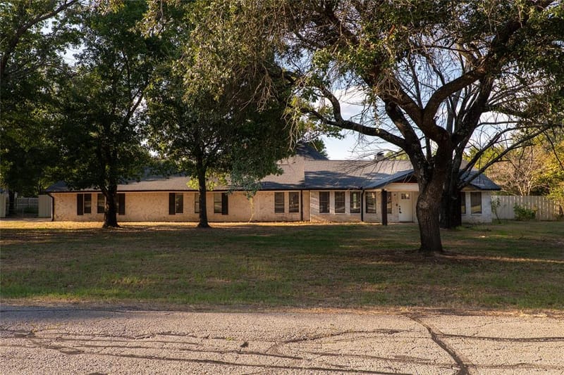 207 Southridge Road, Edgewood TX 75117 - Photo 2