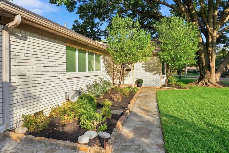 6211 Town Hill Lane, Dallas TX 75214 - Photo 3