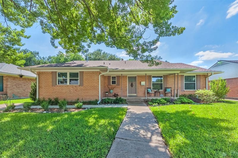 6221 Berryhill Street, Dallas TX 75231 - Photo 32