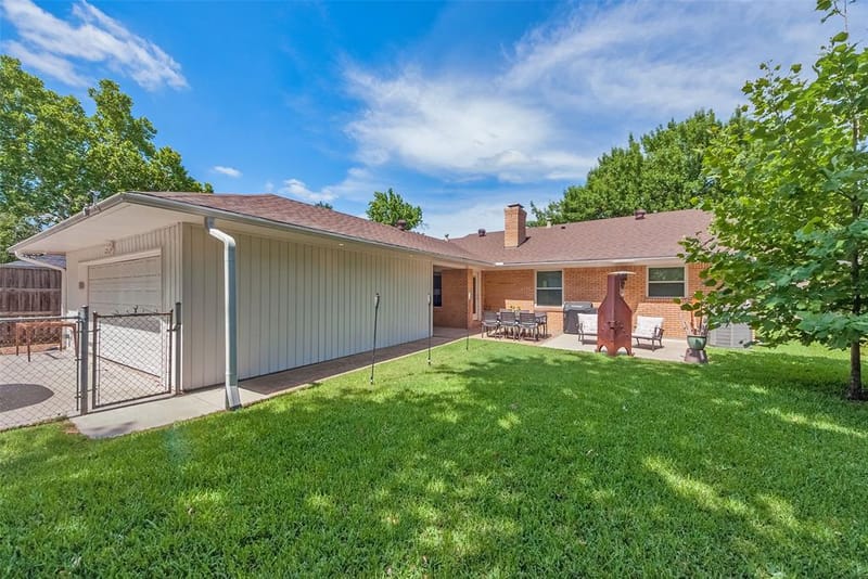 6221 Berryhill Street, Dallas TX 75231 - Photo 31