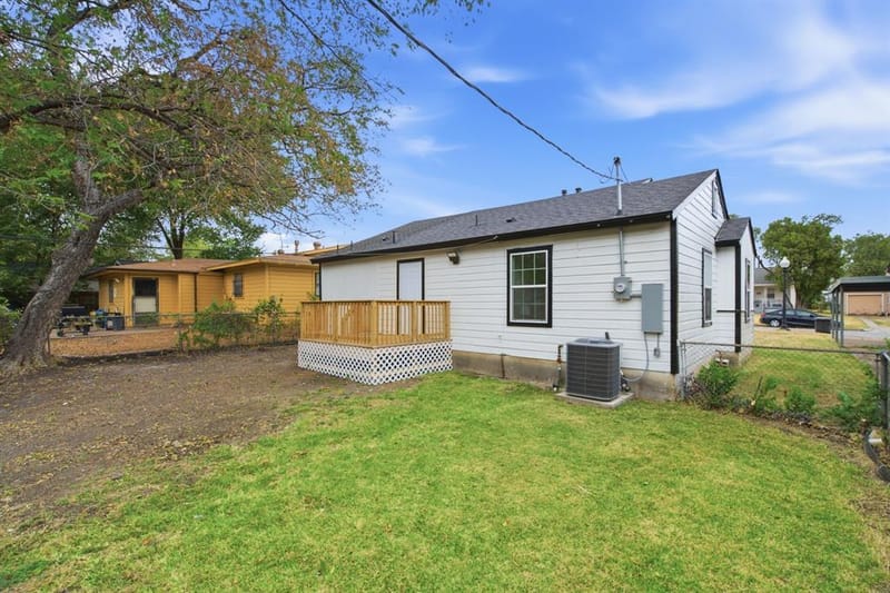 1244 E Mulkey Street, Fort Worth TX 76104 - Photo 25