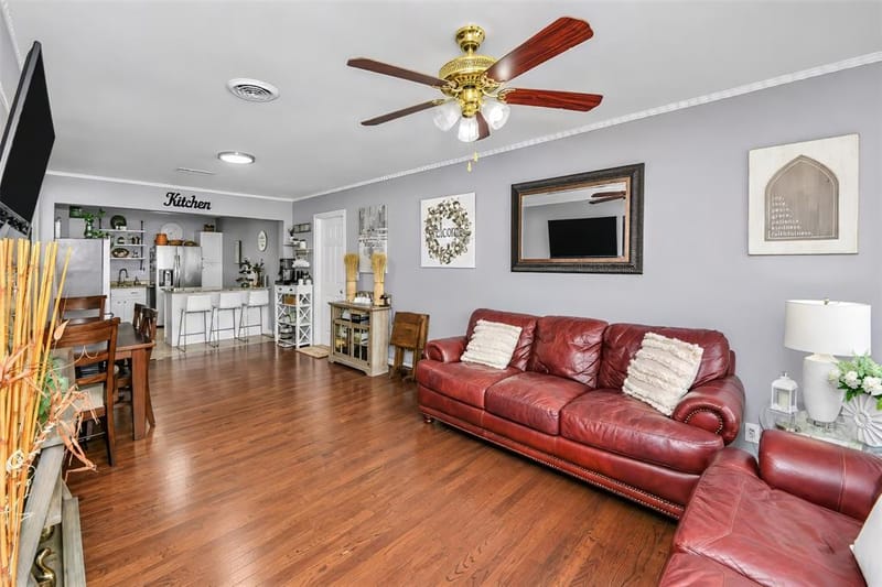 1714 Meadowbrook Lane, Irving TX 75061 - Photo 4