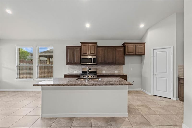 629 Dunster Lane, Saginaw TX 76131 - Photo 10