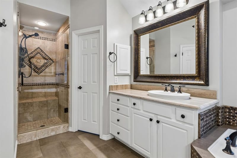 4404 Briar Hollow Drive, Plano TX 75093 - Photo 17