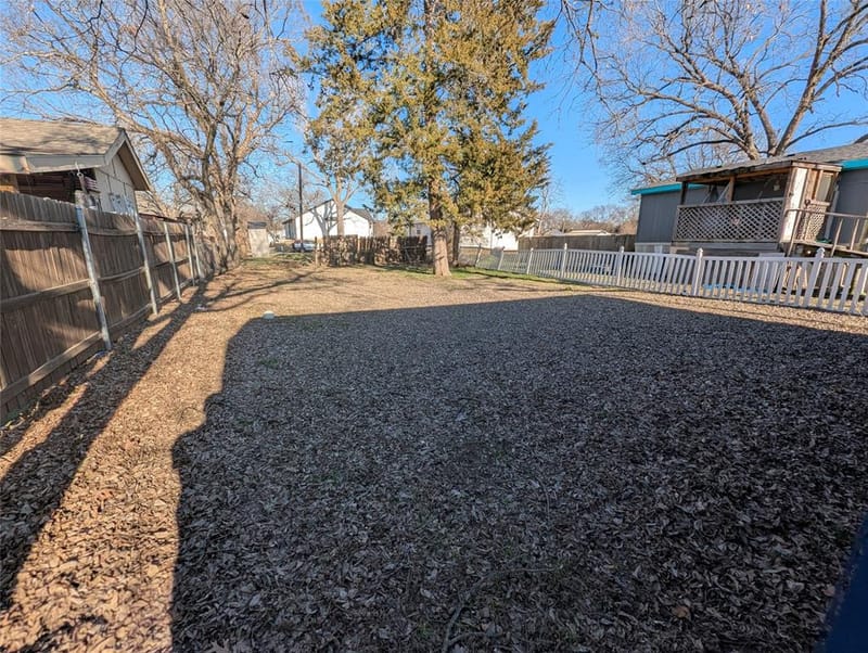 203 S Kouns Street, Cleburne TX 76031 - Photo 6