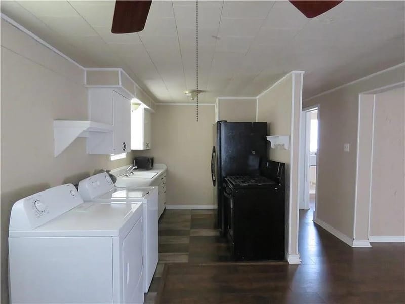 203 S Kouns Street, Cleburne TX 76031 - Photo 16