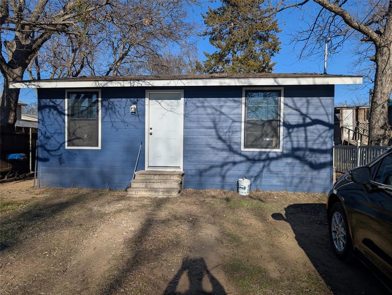 203 S Kouns Street, Cleburne TX 76031