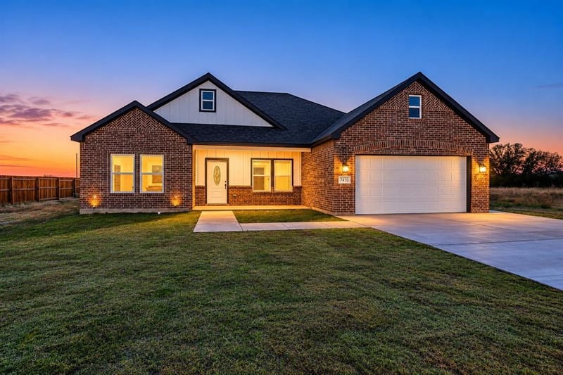 740 Section House Road, Alma TX 75119
