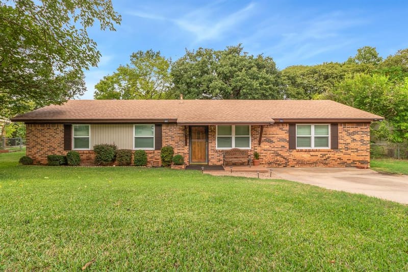 125 Glenhaven Drive, Azle TX 76020 - Photo 3