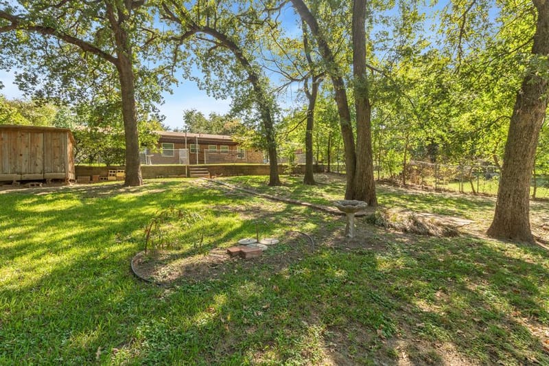 125 Glenhaven Drive, Azle TX 76020 - Photo 5