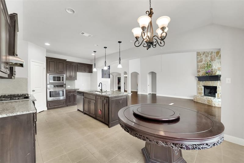 2743 Chimney Rock Road, Burleson TX 76028 - Photo 9