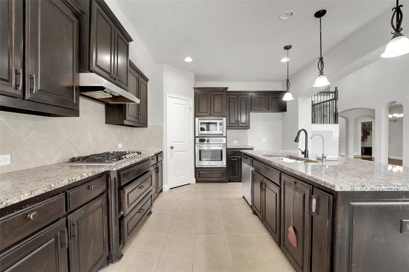 2743 Chimney Rock Road, Burleson TX 76028 - Photo 11