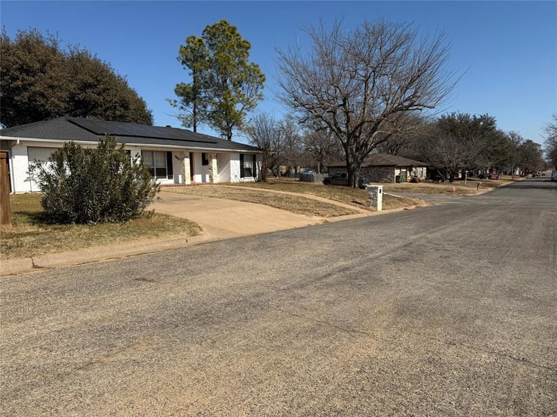 2817 NE 11th Street, Mineral Wells TX 76067 - Photo 4