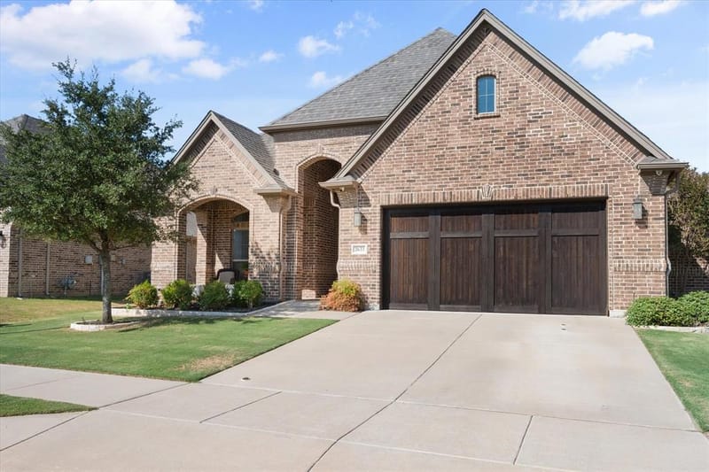 2633 Trinity Trail Way, Fort Worth TX 76118 - Photo 2