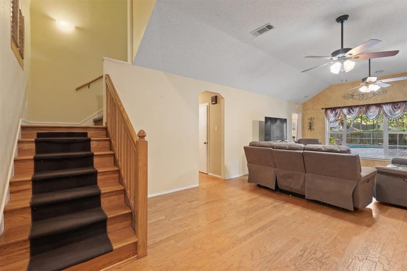 649 Parkridge Boulevard, Burleson TX 76028 - Photo 6