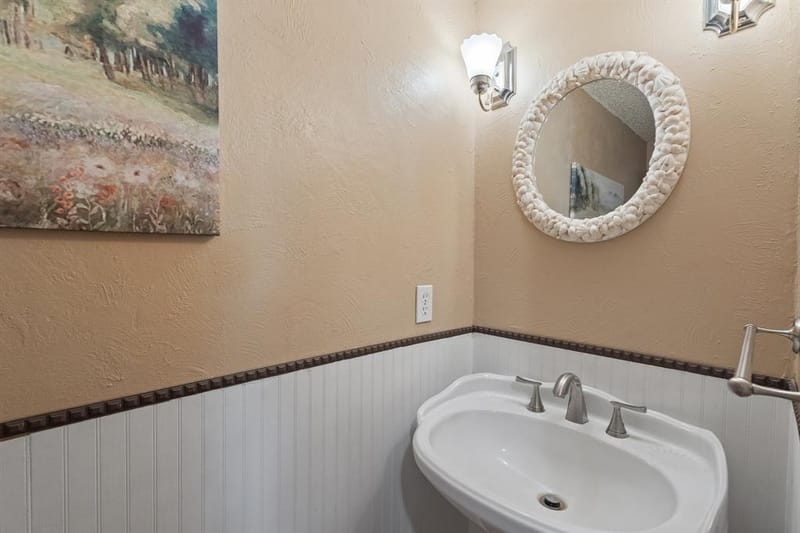 649 Parkridge Boulevard, Burleson TX 76028 - Photo 17