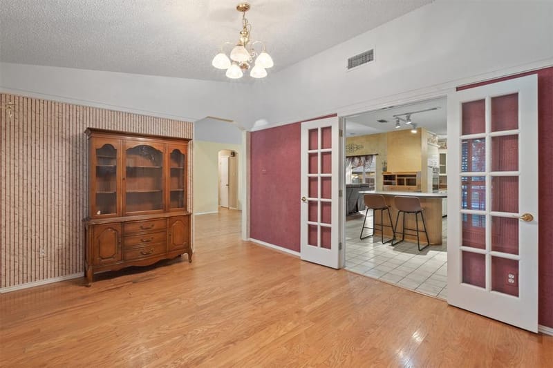 649 Parkridge Boulevard, Burleson TX 76028 - Photo 12