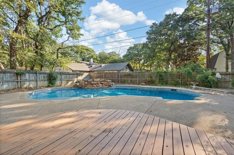 649 Parkridge Boulevard, Burleson TX 76028 - Photo 30