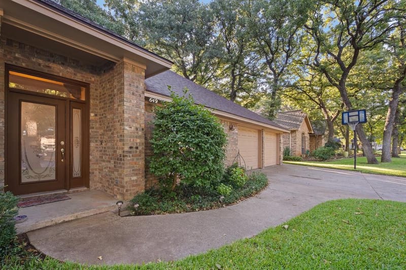 649 Parkridge Boulevard, Burleson TX 76028 - Photo 34