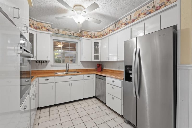 649 Parkridge Boulevard, Burleson TX 76028 - Photo 10