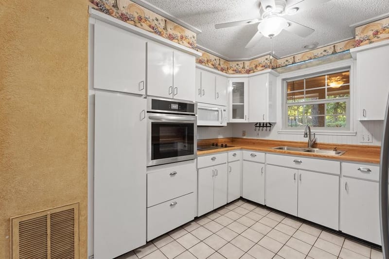 649 Parkridge Boulevard, Burleson TX 76028 - Photo 11
