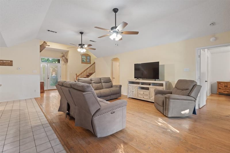 649 Parkridge Boulevard, Burleson TX 76028 - Photo 4