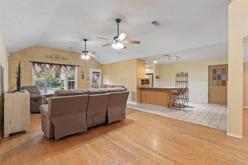 649 Parkridge Boulevard, Burleson TX 76028 - Photo 8