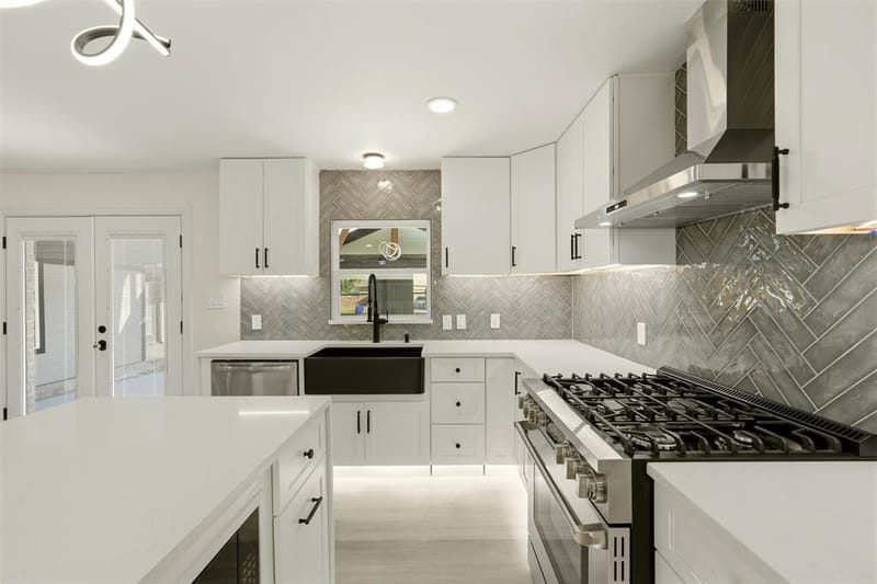 3030 Mark Twain Drive, Farmers Branch TX 75234 - Photo 5