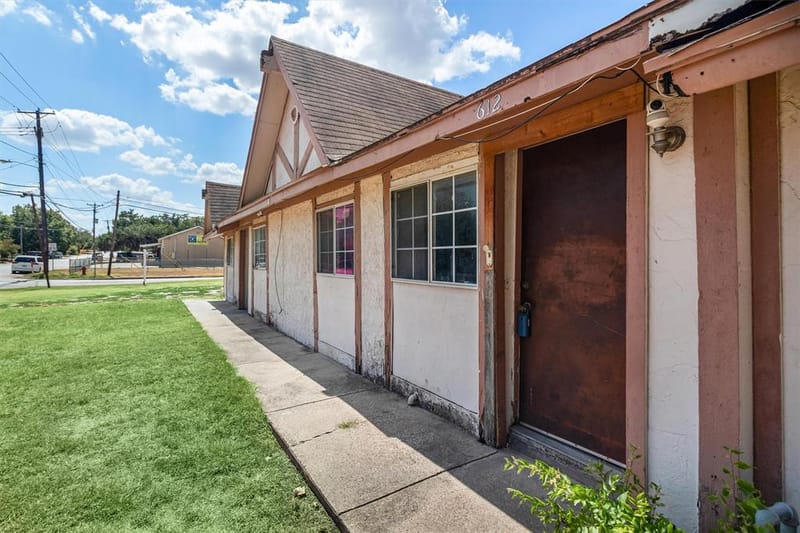 612 Meadow Park Drive, White Settlement TX 76108 - Photo 2